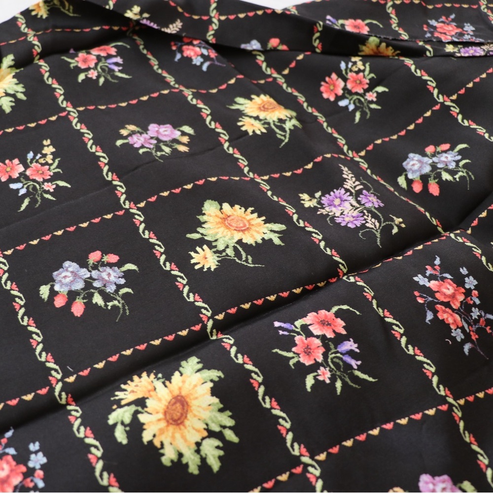 Floral print viscose twill fabric, 2.5 meters